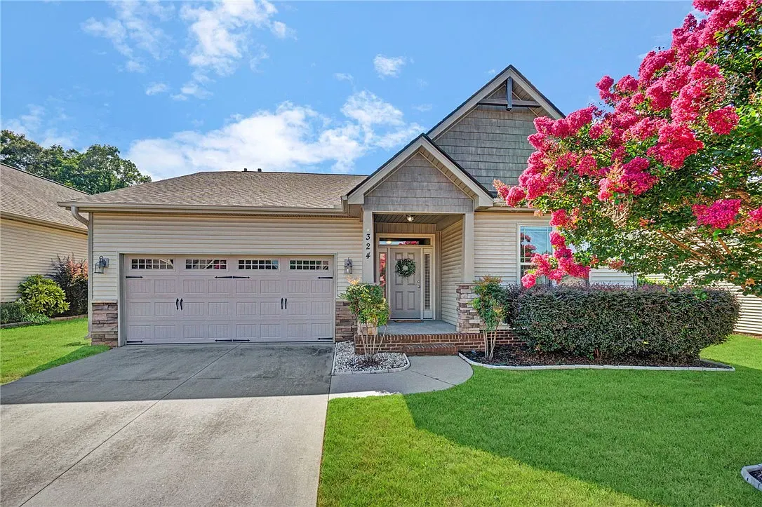 Exterior of sold home at 324 S Stonegate Dr
